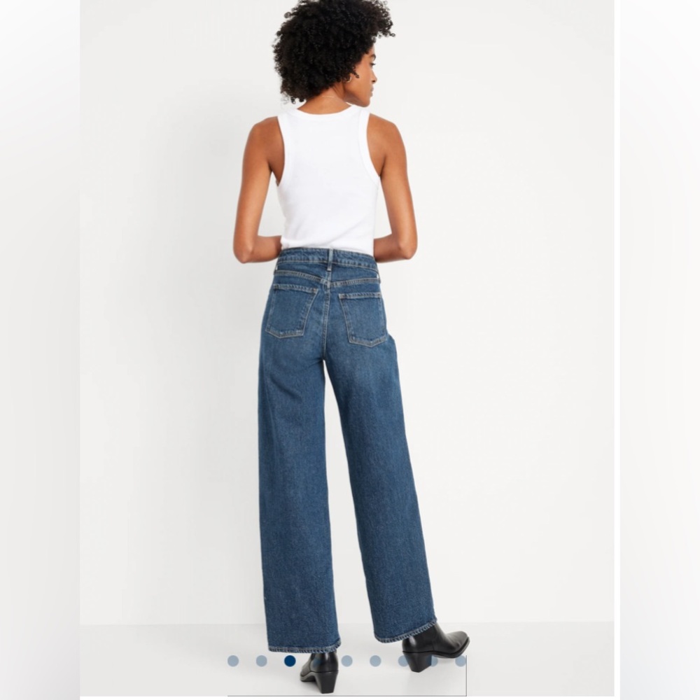 Old Navy Extra High-Rise Sky-Hi Wide Leg Jeans - Picture 4 of 17